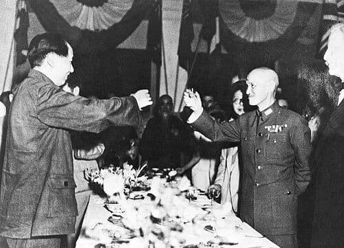 Mao Zedong and Chiang Kai-shek toast at a banquet during the Chongqing Negotiations, September 1945.